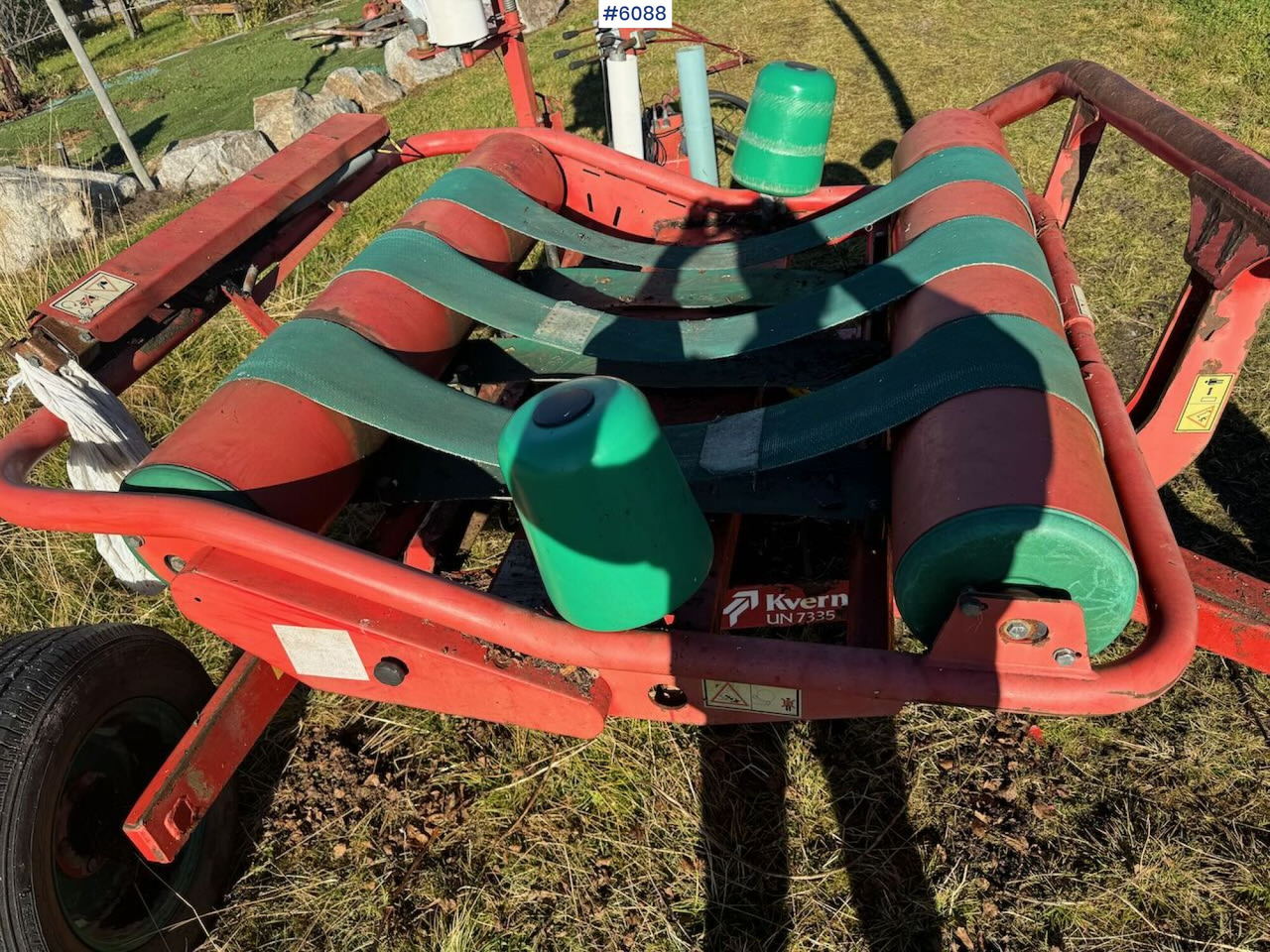 1998 Kverneland 7335 Round bale wrapper - Hooi-/ Voedermachine: afbeelding 4 1998 Kverneland 7335 Round bale wrapper - Hooi-/ Voedermachine: afbeelding 4