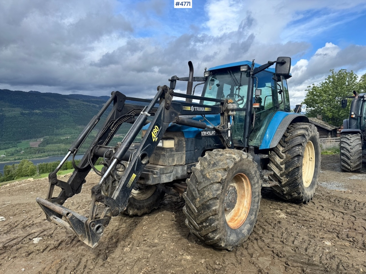 2000 New Holland TM135 4x4 w/ Front loader - Tractor: afbeelding 2 2000 New Holland TM135 4x4 w/ Front loader - Tractor: afbeelding 2
