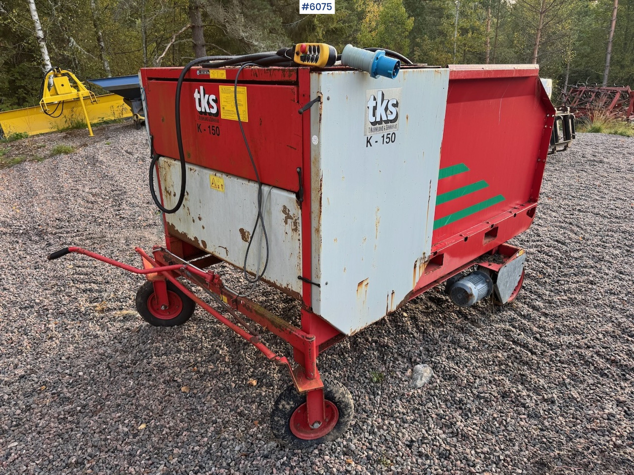 2000 TKS K-150 Round bale cutter with wheel drive. - Hooi-/ Voedermachine: afbeelding 2 2000 TKS K-150 Round bale cutter with wheel drive. - Hooi-/ Voedermachine: afbeelding 2