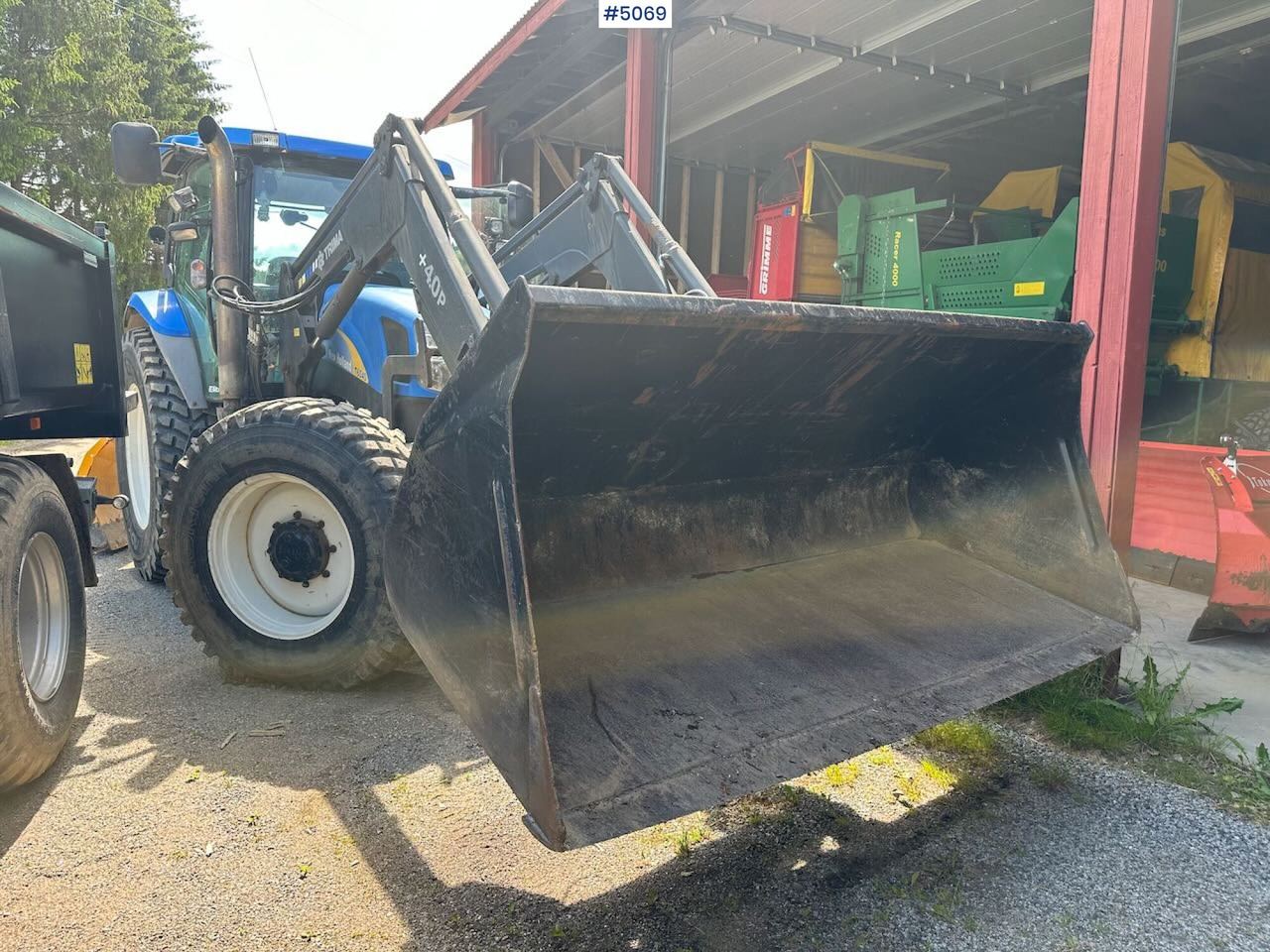 2009 New Holland T6040 SS w/ Trima front loader - Tractor: afbeelding 5 2009 New Holland T6040 SS w/ Trima front loader - Tractor: afbeelding 5