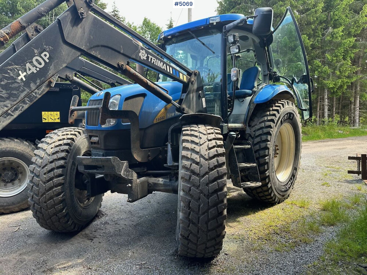 2009 New Holland T6040 SS w/ Trima front loader - Tractor: afbeelding 3 2009 New Holland T6040 SS w/ Trima front loader - Tractor: afbeelding 3