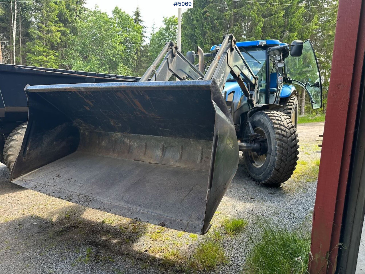 2009 New Holland T6040 SS w/ Trima front loader - Tractor: afbeelding 4 2009 New Holland T6040 SS w/ Trima front loader - Tractor: afbeelding 4