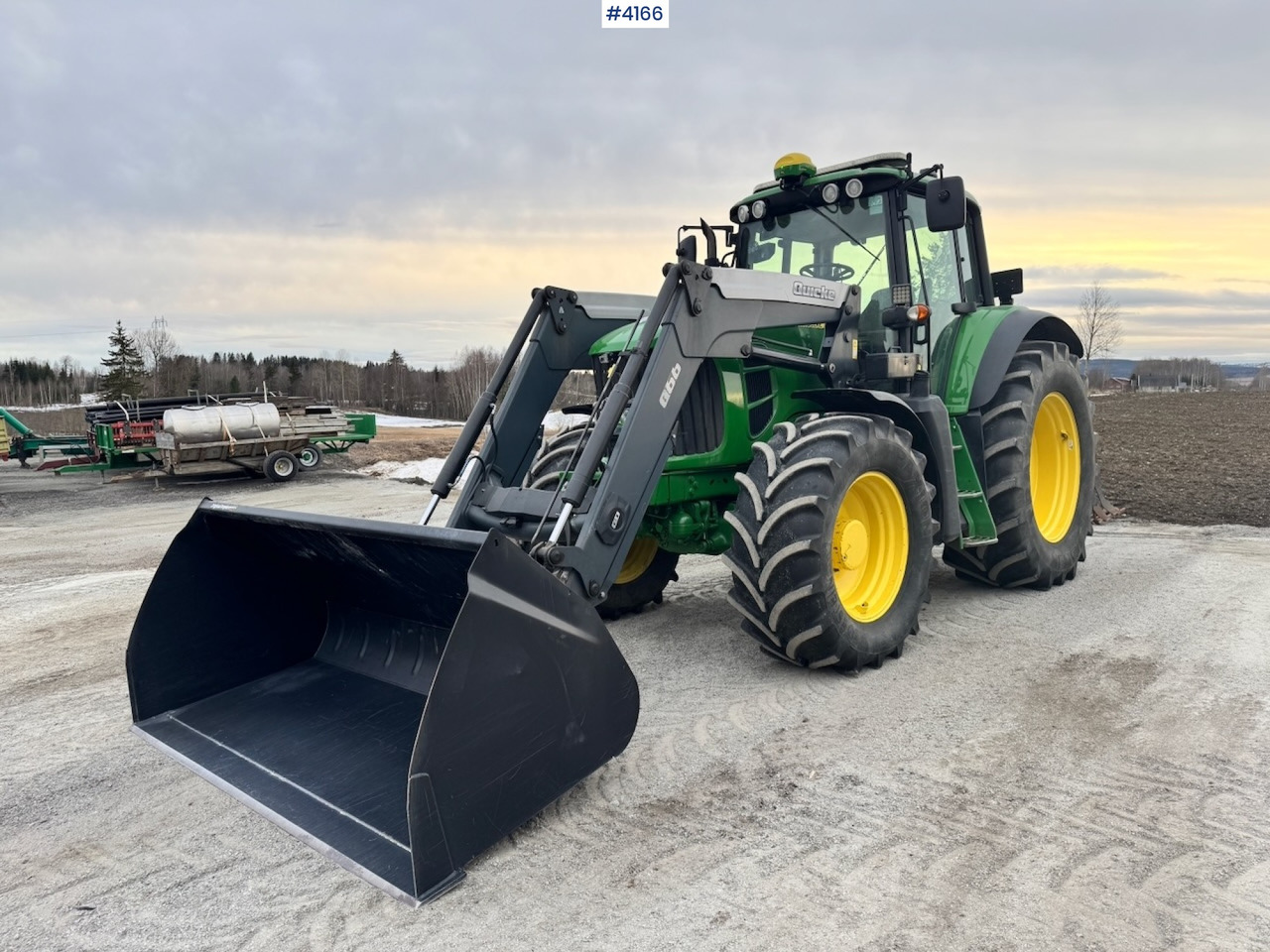 2010 John Deere 7430 w/ Front loader and GPS. 3760 hours! - Tractor: afbeelding 1 2010 John Deere 7430 w/ Front loader and GPS. 3760 hours! - Tractor: afbeelding 1