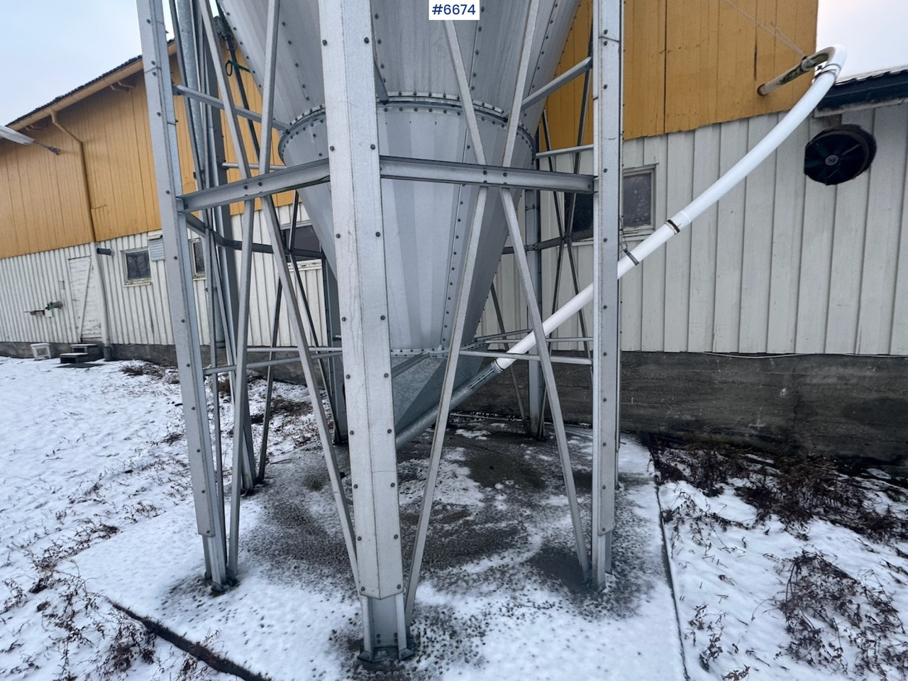2010 Mafa Outdoor silo w/ level switch and inlet screw - Veeteelt materiaal: afbeelding 4 2010 Mafa Outdoor silo w/ level switch and inlet screw - Veeteelt materiaal: afbeelding 4