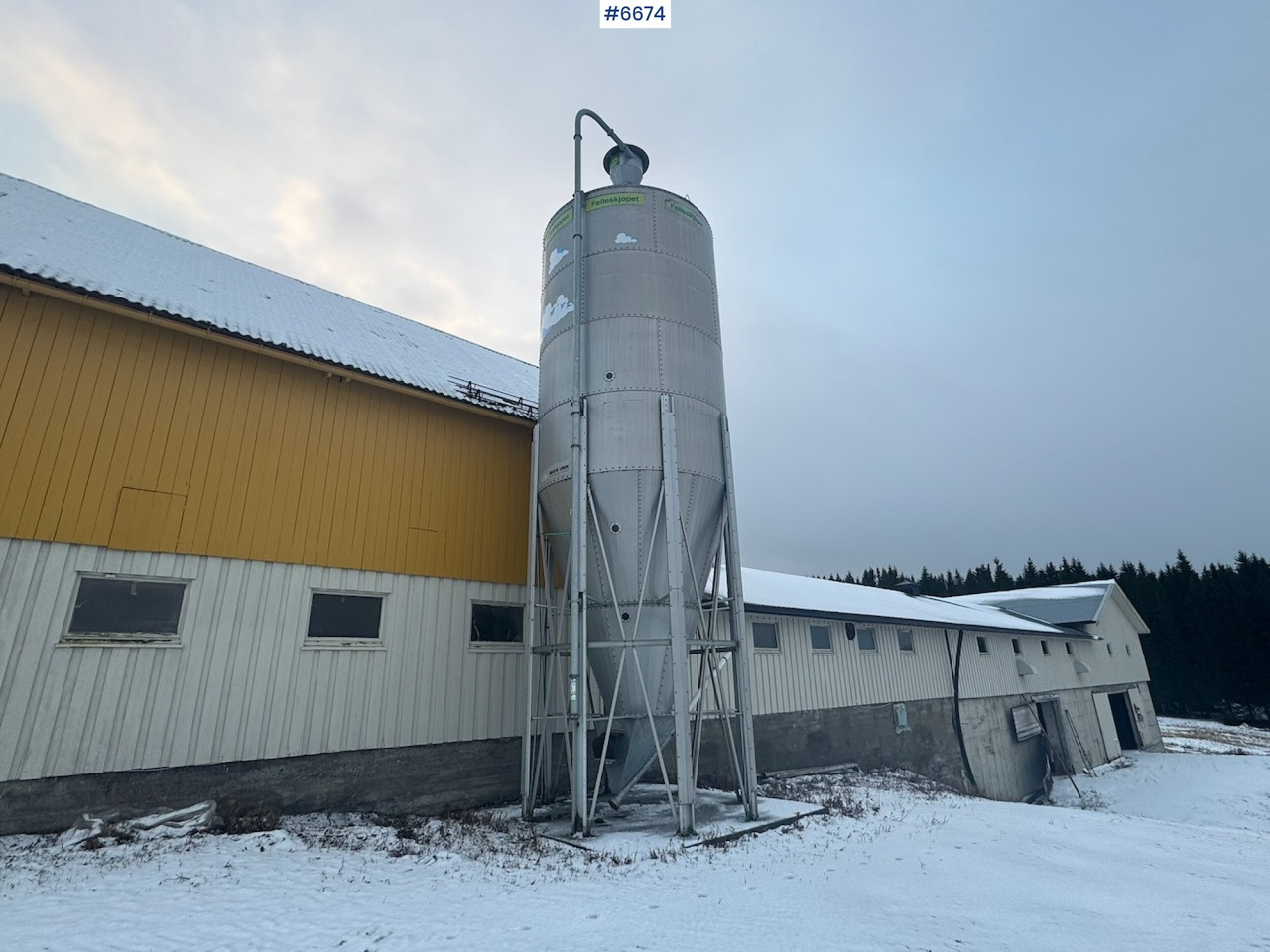 2010 Mafa Outdoor silo w/ level switch and inlet screw - Veeteelt materiaal: afbeelding 1 2010 Mafa Outdoor silo w/ level switch and inlet screw - Veeteelt materiaal: afbeelding 1