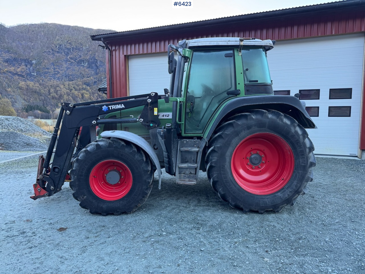 2013 Fendt 412 Vario TMS w/ front loader and plow plate. New engine! - Tractor: afbeelding 1 2013 Fendt 412 Vario TMS w/ front loader and plow plate. New engine! - Tractor: afbeelding 1