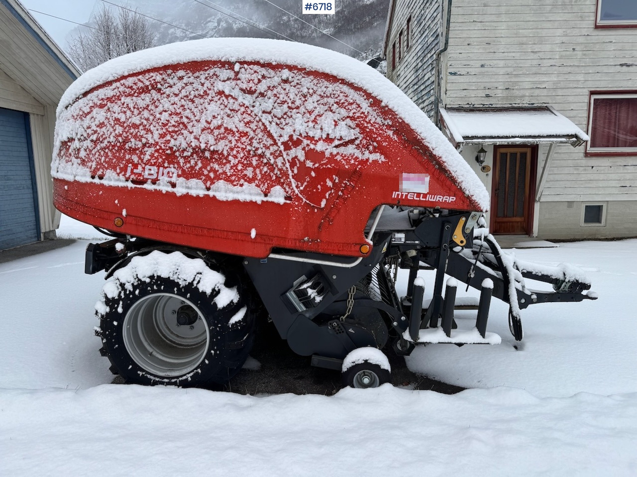 2016 Kuhn I-BIO Intelliwrap Round baler. Never been used! - Hooi-/ Voedermachine: afbeelding 1 2016 Kuhn I-BIO Intelliwrap Round baler. Never been used! - Hooi-/ Voedermachine: afbeelding 1