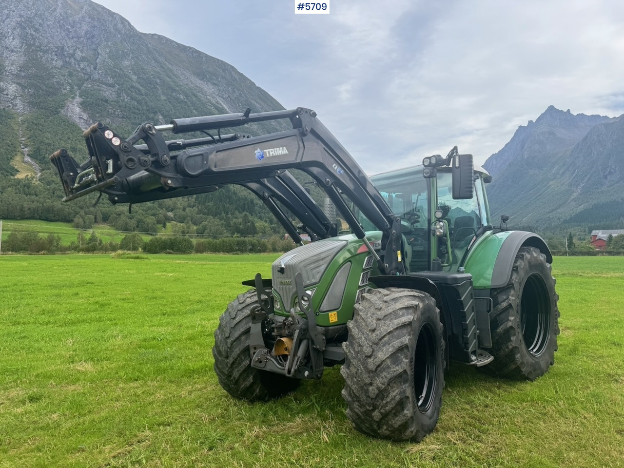 2017 Fendt 724 Vario w/ GPS, Front PTO, Loader and hydraulics. - Tractor: afbeelding 2 2017 Fendt 724 Vario w/ GPS, Front PTO, Loader and hydraulics. - Tractor: afbeelding 2