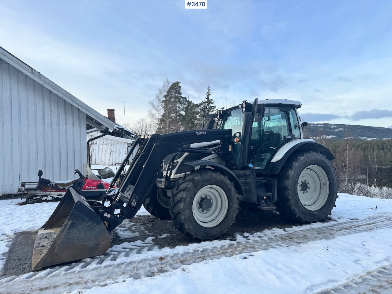 2019 Valtra N134 w/ Front loader and bucket. 900 hours! - Tractor: afbeelding 2 2019 Valtra N134 w/ Front loader and bucket. 900 hours! - Tractor: afbeelding 2
