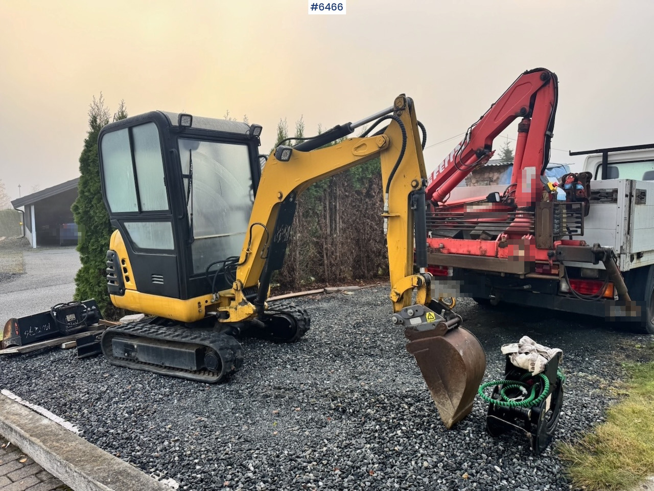 Approx. 2004 CAT 301.8 Mini excavator w/ 4 buckets and grapple. - Graafmachine: afbeelding 1 Approx. 2004 CAT 301.8 Mini excavator w/ 4 buckets and grapple. - Graafmachine: afbeelding 1