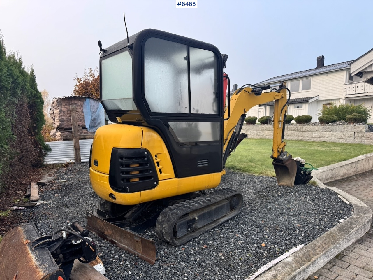 Approx. 2004 CAT 301.8 Mini excavator w/ 4 buckets and grapple. - Graafmachine: afbeelding 3 Approx. 2004 CAT 301.8 Mini excavator w/ 4 buckets and grapple. - Graafmachine: afbeelding 3