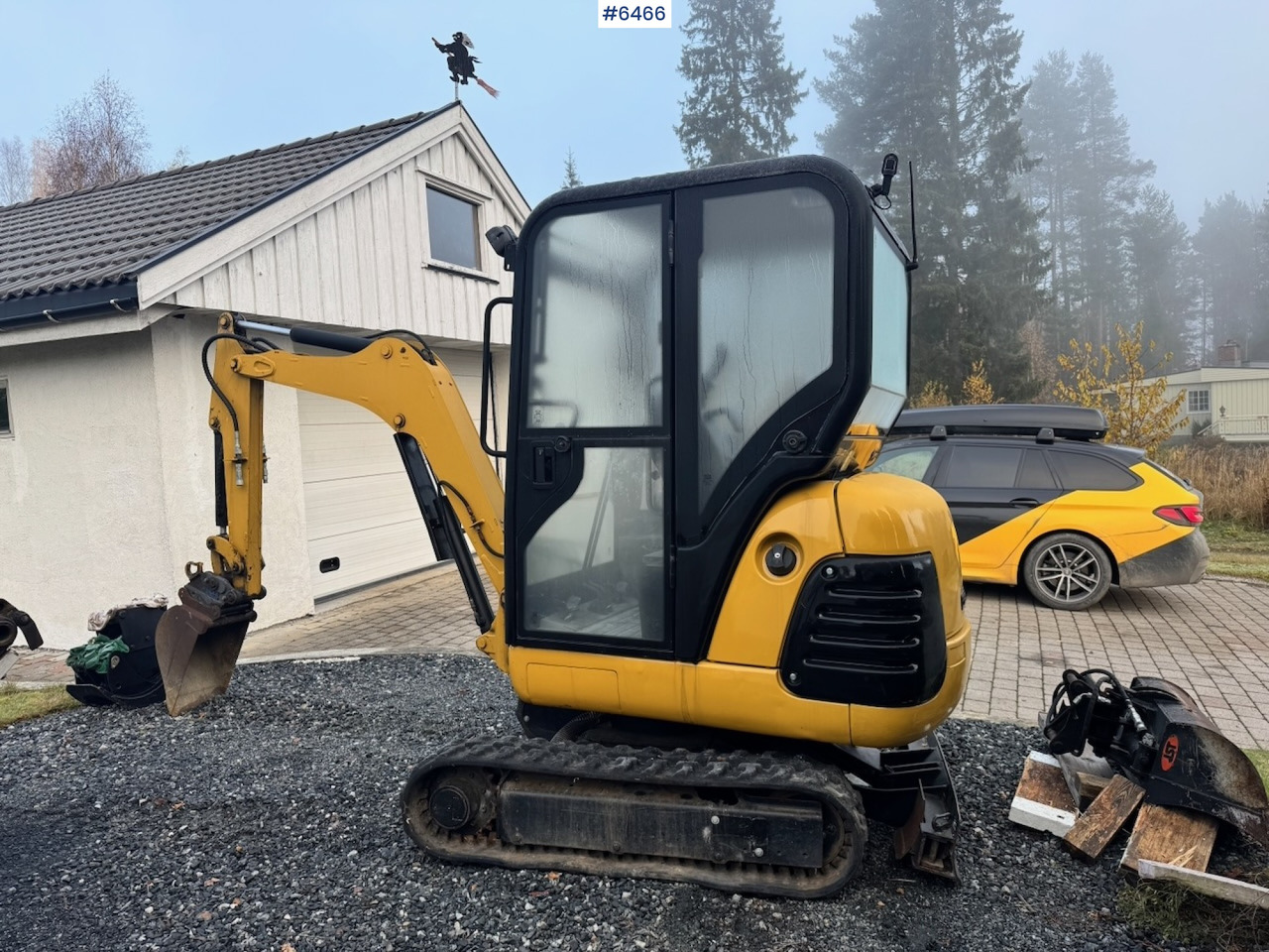 Approx. 2004 CAT 301.8 Mini excavator w/ 4 buckets and grapple. - Graafmachine: afbeelding 5 Approx. 2004 CAT 301.8 Mini excavator w/ 4 buckets and grapple. - Graafmachine: afbeelding 5