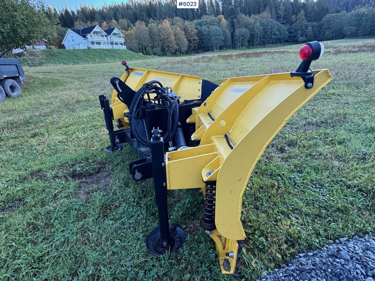 Lilleseth V-plow 270 w/ 3rd and 4th function! - Gemeentelijke machine/ Speciaal: afbeelding 2 Lilleseth V-plow 270 w/ 3rd and 4th function! - Gemeentelijke machine/ Speciaal: afbeelding 2