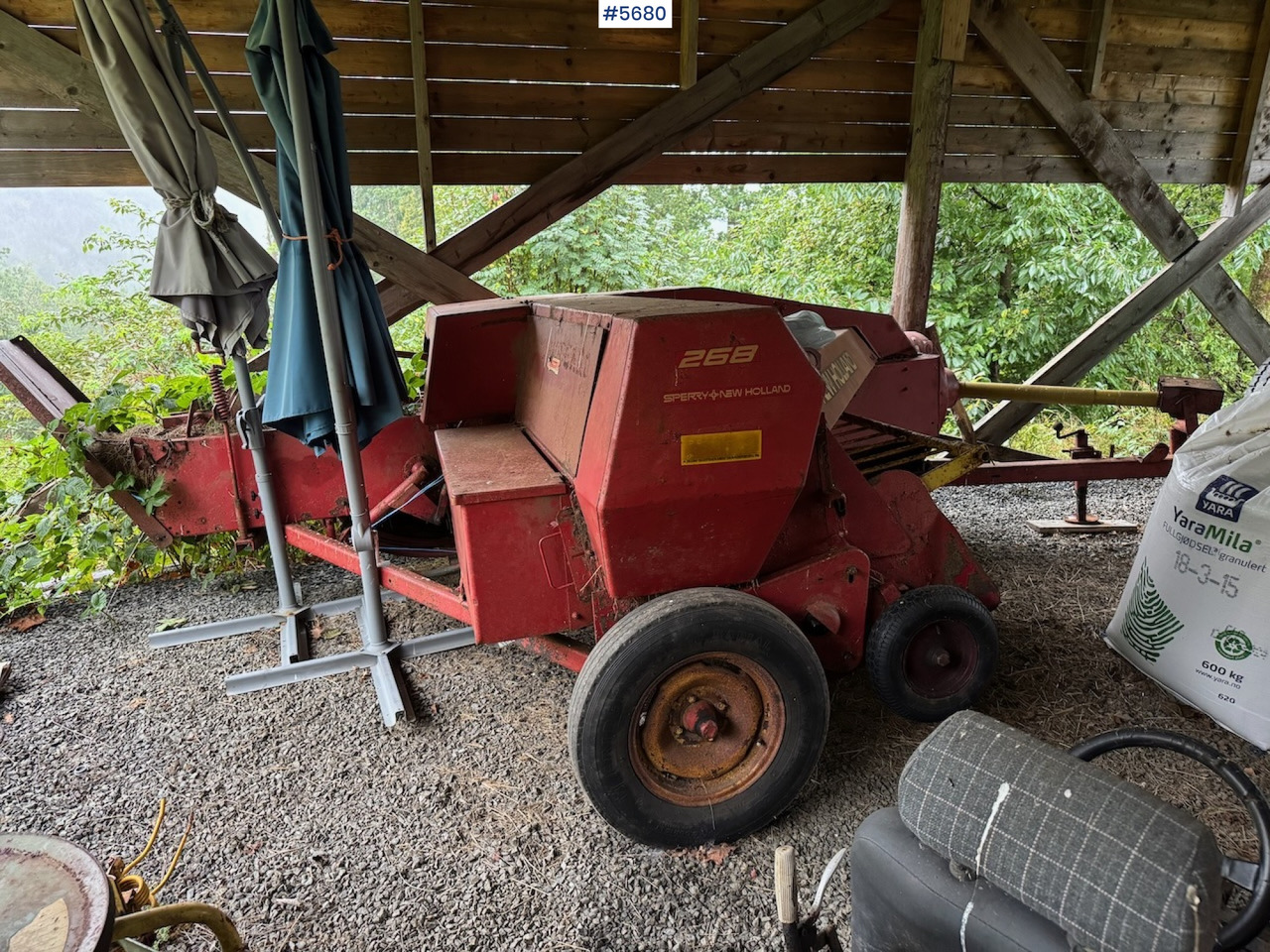 New Holland 268 Square Baler - Hooi-/ Voedermachine: afbeelding 4 New Holland 268 Square Baler - Hooi-/ Voedermachine: afbeelding 4