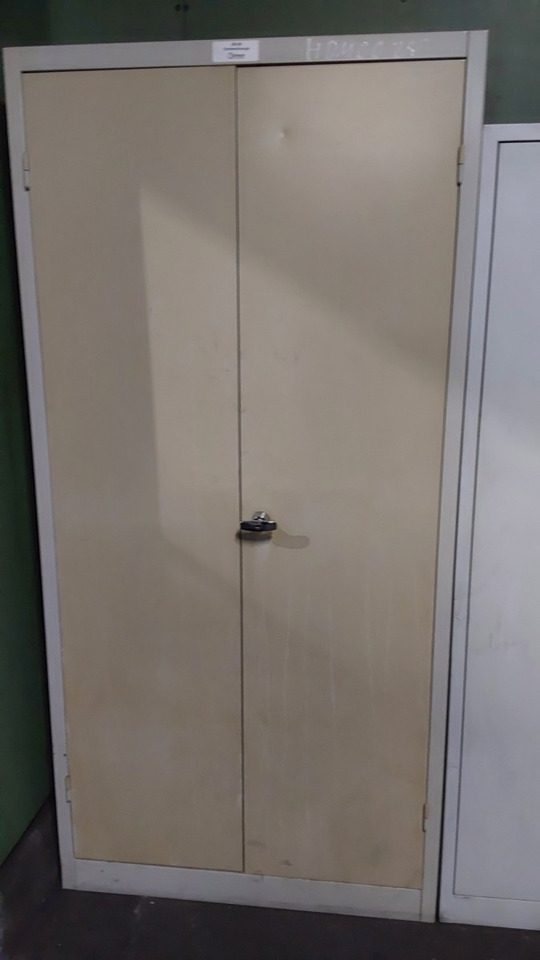 Tuerenschrank 1950x930x400 - Werkplaats toebehoor: afbeelding 2 Tuerenschrank 1950x930x400 - Werkplaats toebehoor: afbeelding 2