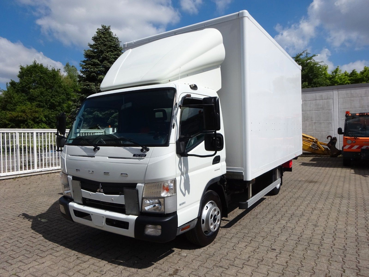 FUSO Canter 7C18 + LBW 4x2 - Bestelwagen gesloten laadbak: afbeelding 1 FUSO Canter 7C18 + LBW 4x2 - Bestelwagen gesloten laadbak: afbeelding 1