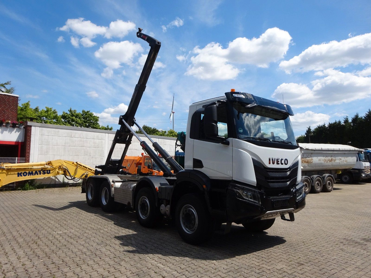 Iveco X-WAY 480 HIAB ABROLLER 8x4 - Haakarmsysteem vrachtwagen: afbeelding 2 Iveco X-WAY 480 HIAB ABROLLER 8x4 - Haakarmsysteem vrachtwagen: afbeelding 2