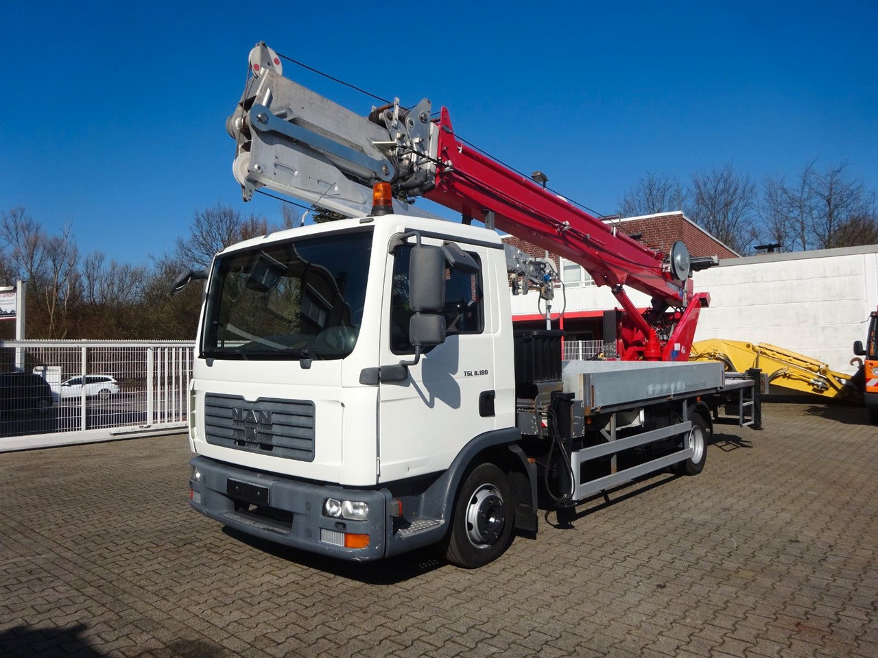 MAN 8.180 TGL + Böcker AK 32 Meter Dachdeckerkran - Kraanwagen: afbeelding 1 MAN 8.180 TGL + Böcker AK 32 Meter Dachdeckerkran - Kraanwagen: afbeelding 1