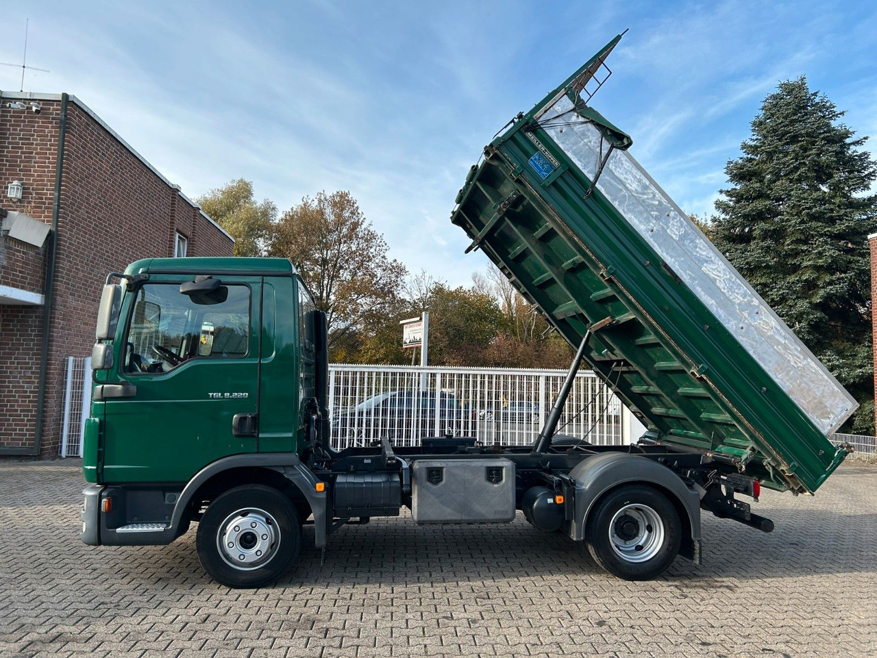 MAN 8.220 TGL MEILLER 3Skipper mit hohen Wänden - Kipper vrachtwagen: afbeelding 3 MAN 8.220 TGL MEILLER 3Skipper mit hohen Wänden - Kipper vrachtwagen: afbeelding 3