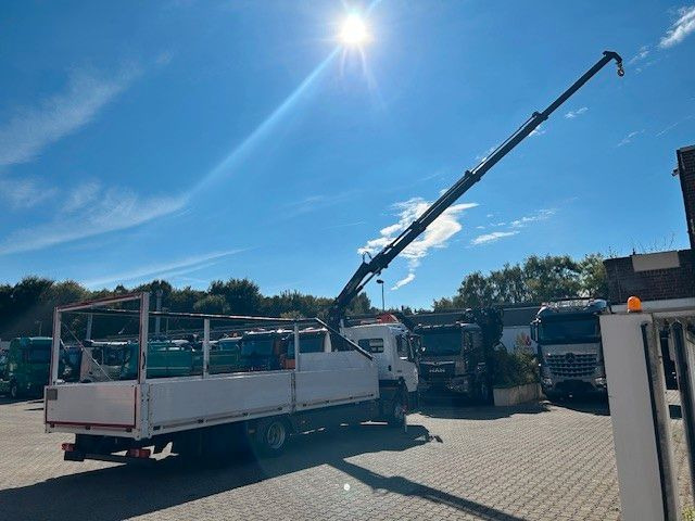 Mercedes-Benz 1221 Pritsche + HIAB XS077 ES 3 - 4x2 weiß - Vrachtwagen met open laadbak, Kraanwagen: afbeelding 5 Mercedes-Benz 1221 Pritsche + HIAB XS077 ES 3 - 4x2 weiß - Vrachtwagen met open laadbak, Kraanwagen: afbeelding 5