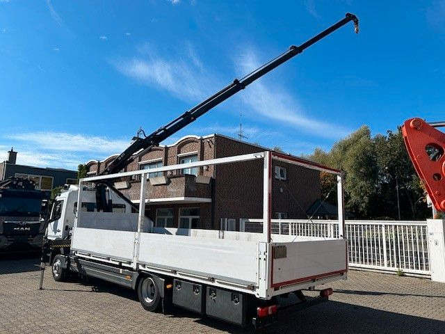 Mercedes-Benz 1221 Pritsche + HIAB XS077 ES 3 - 4x2 weiß - Vrachtwagen met open laadbak, Kraanwagen: afbeelding 3 Mercedes-Benz 1221 Pritsche + HIAB XS077 ES 3 - 4x2 weiß - Vrachtwagen met open laadbak, Kraanwagen: afbeelding 3