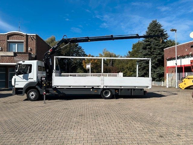 Mercedes-Benz 1221 Pritsche + HIAB XS077 ES 3 - 4x2 weiß - Vrachtwagen met open laadbak, Kraanwagen: afbeelding 2 Mercedes-Benz 1221 Pritsche + HIAB XS077 ES 3 - 4x2 weiß - Vrachtwagen met open laadbak, Kraanwagen: afbeelding 2