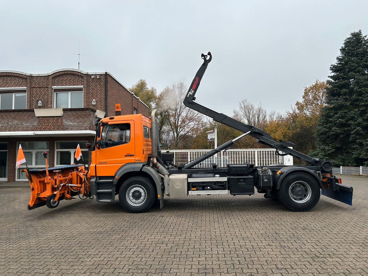 Mercedes-Benz 1824 Axor Abroller mit Schneeschild und Streuer - Haakarmsysteem vrachtwagen: afbeelding 5 Mercedes-Benz 1824 Axor Abroller mit Schneeschild und Streuer - Haakarmsysteem vrachtwagen: afbeelding 5