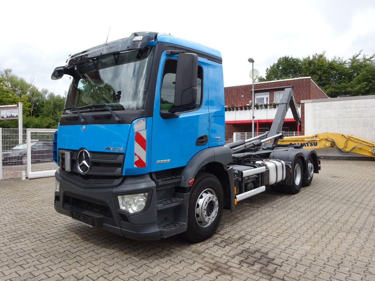 Mercedes-Benz 2533 Antos MULTILIFT Abroller 6x2 - Haakarmsysteem vrachtwagen: afbeelding 1 Mercedes-Benz 2533 Antos MULTILIFT Abroller 6x2 - Haakarmsysteem vrachtwagen: afbeelding 1