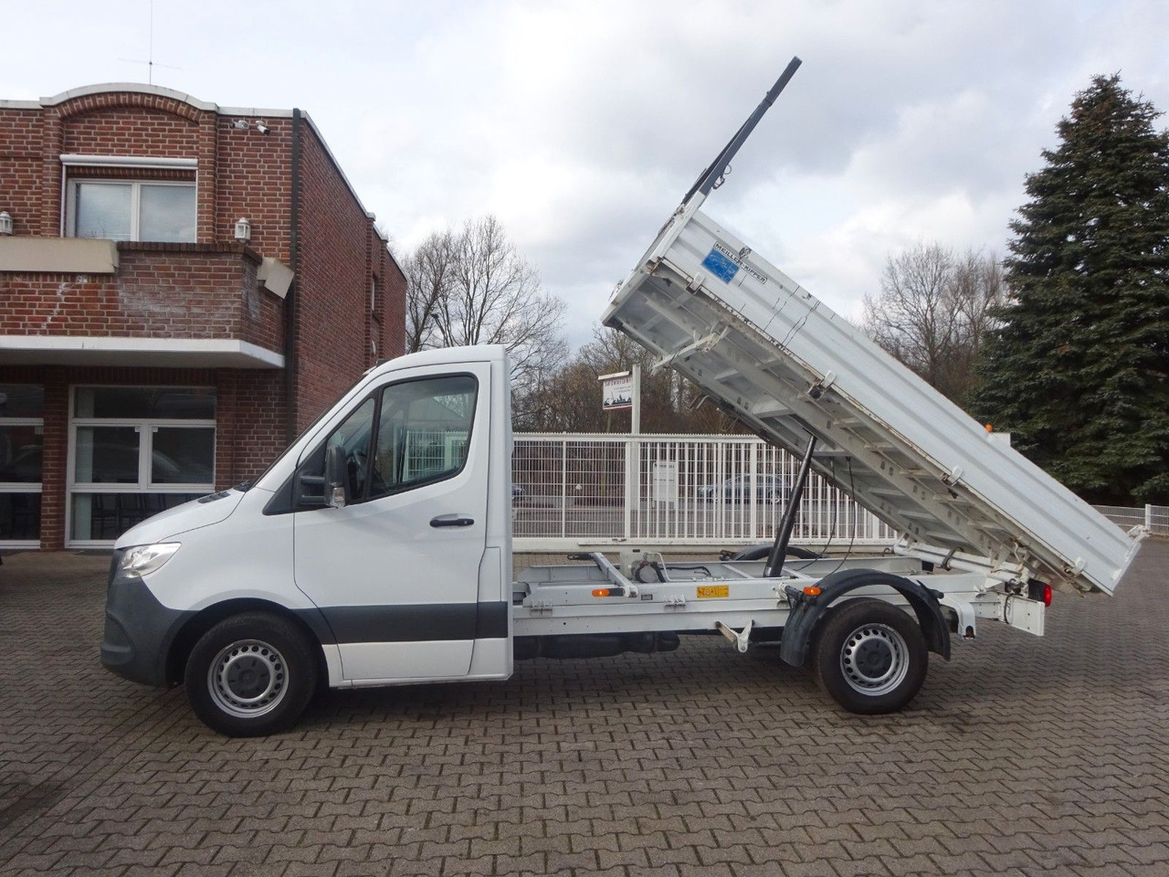 Mercedes-Benz 314 CDI Sprinter MEILLER 3Skipper 4x2 - Kipper bestelwagen: afbeelding 1 Mercedes-Benz 314 CDI Sprinter MEILLER 3Skipper 4x2 - Kipper bestelwagen: afbeelding 1