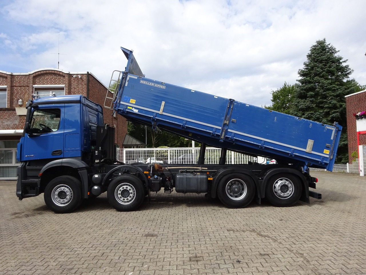 Mercedes-Benz 3446 Arocs MEILER 3 Seitenkipper 8x2 - Kipper vrachtwagen: afbeelding 2 Mercedes-Benz 3446 Arocs MEILER 3 Seitenkipper 8x2 - Kipper vrachtwagen: afbeelding 2