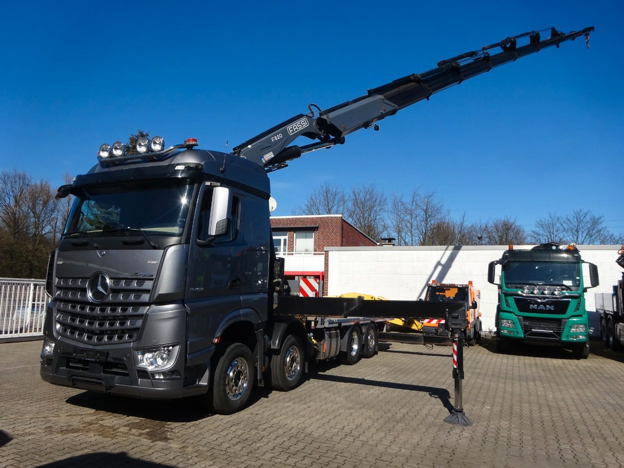 Mercedes-Benz 3453 Plattform + Fassi F820 Kran 8x2 Mercedes-Benz 3453 FASSI F820 Kran 8x Hydr. Ausschub - Kraanwagen, Vrachtwagen met open laadbak: afbeelding 1 Mercedes-Benz 3453 Plattform + Fassi F820 Kran 8x2 Mercedes-Benz 3453 FASSI F820 Kran 8x Hydr. Ausschub - Kraanwagen, Vrachtwagen met open laadbak: afbeelding 1
