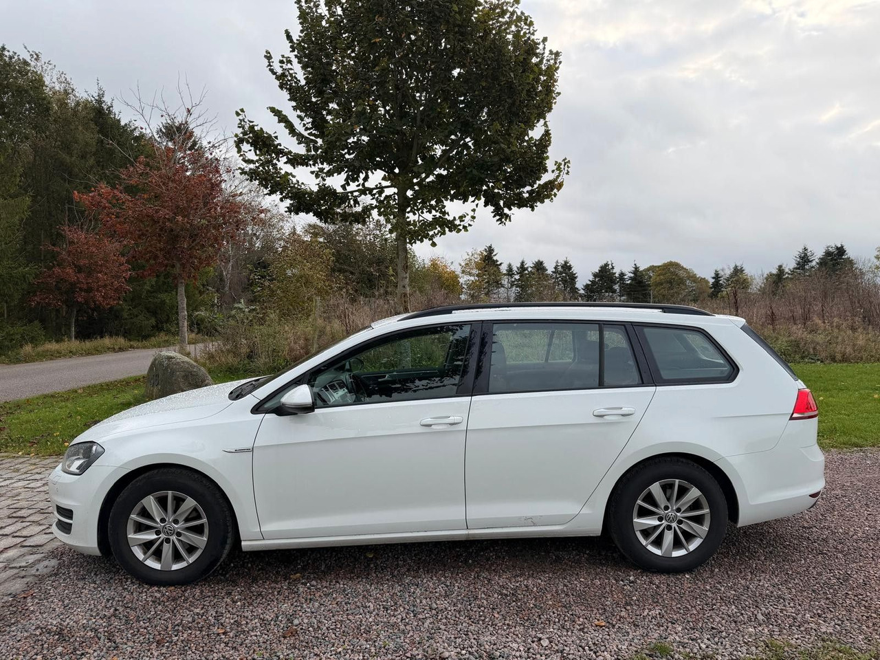 Volkswagen Golf VII Trendline BlueMotion - Stationwagen: afbeelding 2 Volkswagen Golf VII Trendline BlueMotion - Stationwagen: afbeelding 2