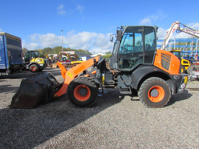 Komatsu WA 100 M-7 Radlader 29.000 EUR - Wiellader: afbeelding 1 Komatsu WA 100 M-7 Radlader 29.000 EUR - Wiellader: afbeelding 1
