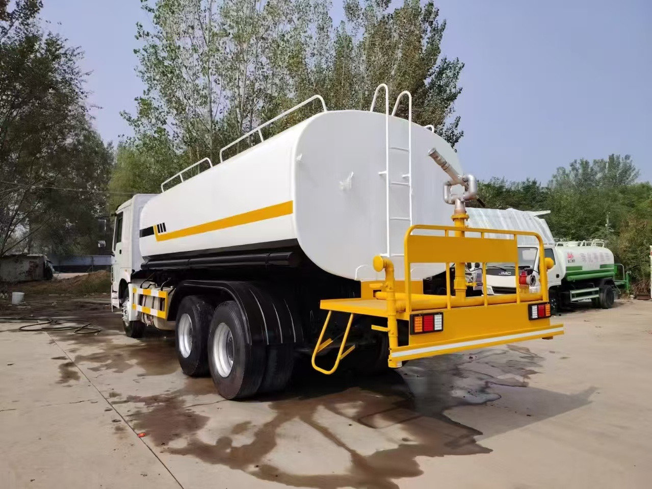 SINOTRUK HOWO sprinkler - Tankwagen: afbeelding 2 SINOTRUK HOWO sprinkler - Tankwagen: afbeelding 2