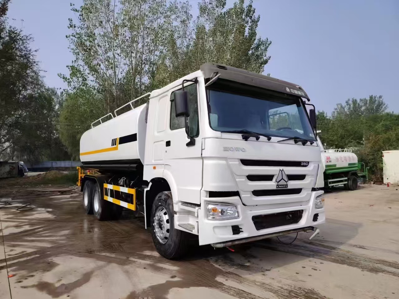 SINOTRUK HOWO sprinkler - Tankwagen: afbeelding 1 SINOTRUK HOWO sprinkler - Tankwagen: afbeelding 1