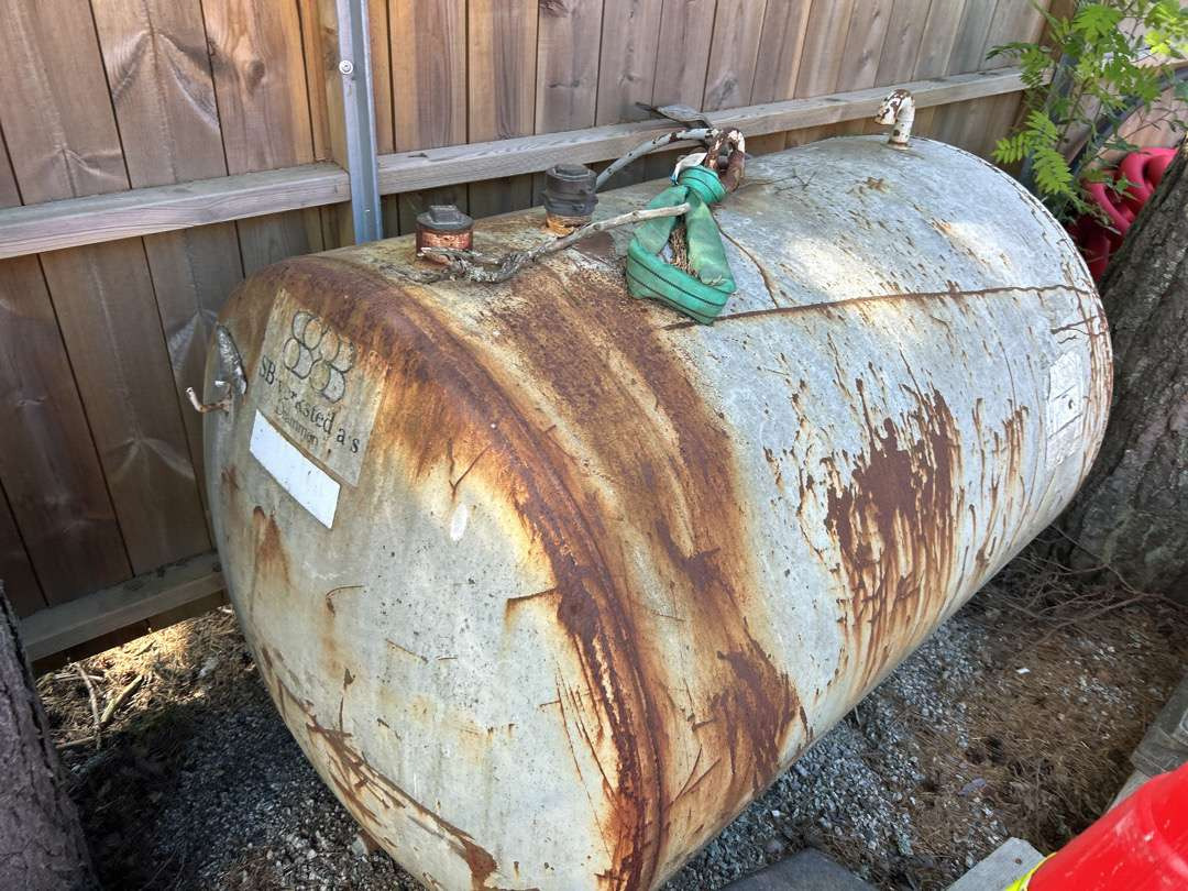 Diesel tank 1000 liter - Werkplaats toebehoor: afbeelding 2 Diesel tank 1000 liter - Werkplaats toebehoor: afbeelding 2
