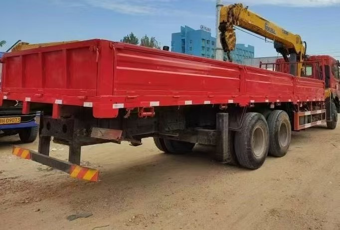 DONGFENG - Kraanwagen: afbeelding 2 DONGFENG - Kraanwagen: afbeelding 2