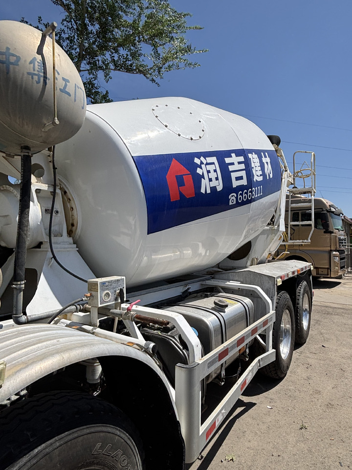 SINO TRUCK - Betonmixer: afbeelding 2 SINO TRUCK - Betonmixer: afbeelding 2