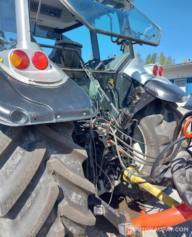 Valtra M 120 E, VAIN 2932 h, Okraspecial, 2004, Kokkola - Landbouwmachine: afbeelding 5 Valtra M 120 E, VAIN 2932 h, Okraspecial, 2004, Kokkola - Landbouwmachine: afbeelding 5