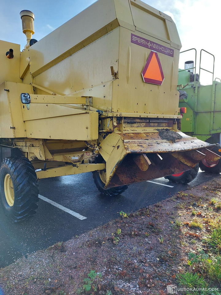 New Holland 8030, 1981 1910h, MTK25, Porvoo - Maaidorser: afbeelding 4 New Holland 8030, 1981 1910h, MTK25, Porvoo - Maaidorser: afbeelding 4