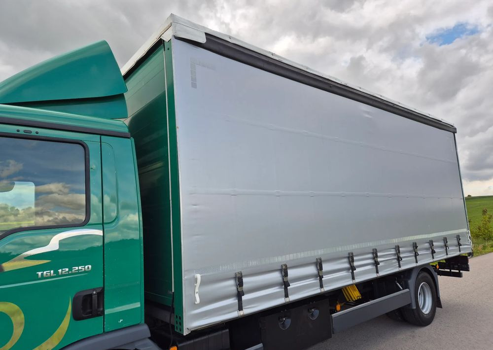 MAN TGL 12.250 6.2m AUTOMAT KLIMA z Niemiec ESP nowe opony EURO 6 / 4.75 rozstaw / zawiesie na wózek widłowy / TOP STAN / okazja nauka jazdy MOŻLIWOŚĆ DOSTOSOWANIA 12t - Schuifzeilen vrachtwagen: afbeelding 4 MAN TGL 12.250 6.2m AUTOMAT KLIMA z Niemiec ESP nowe opony EURO 6 / 4.75 rozstaw / zawiesie na wózek widłowy / TOP STAN / okazja nauka jazdy MOŻLIWOŚĆ DOSTOSOWANIA 12t - Schuifzeilen vrachtwagen: afbeelding 4