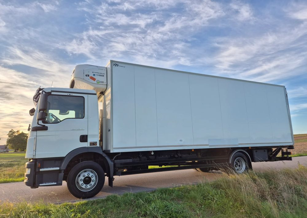 MAN TGM 15.250 7.5m winda AUTOMAT KLIMA z Niemiec EURO 6 / CHŁODNIA T-1000R THERMOKING - Koelwagen vrachtwagen: afbeelding 4 MAN TGM 15.250 7.5m winda AUTOMAT KLIMA z Niemiec EURO 6 / CHŁODNIA T-1000R THERMOKING - Koelwagen vrachtwagen: afbeelding 4