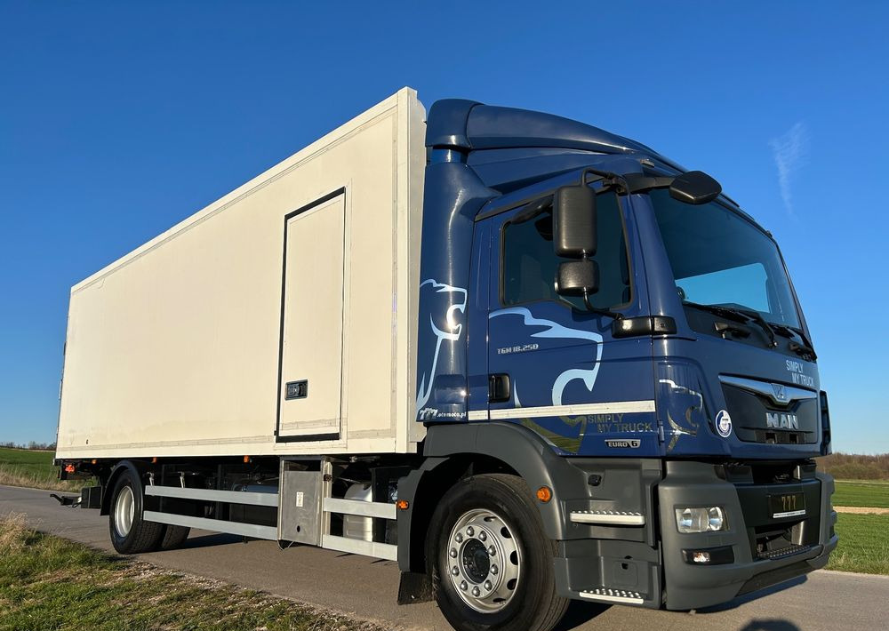 MAN TGM 18.250 Carrier 1950 D/E z Holandii / TOP STAN / 7.44m / 18 palet / winda + drzwi + drzwi boczne / OKAZJA - Koelwagen vrachtwagen: afbeelding 1 MAN TGM 18.250 Carrier 1950 D/E z Holandii / TOP STAN / 7.44m / 18 palet / winda + drzwi + drzwi boczne / OKAZJA - Koelwagen vrachtwagen: afbeelding 1