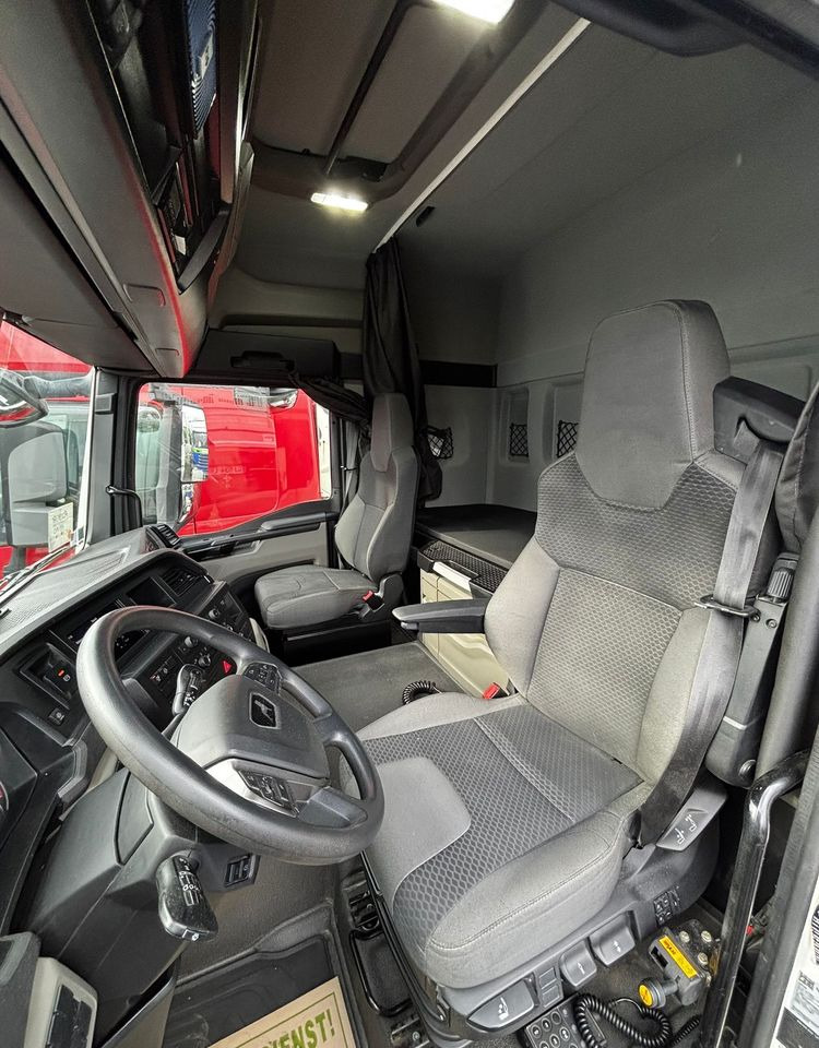 MAN TGS 18.470 NAUKA JAZDY STANDARD 4x2 / TGX 18.360 400 510 460 500 TOP STAN / ŚWIEŻO SPROWADZONY - Trekker: afbeelding 5 MAN TGS 18.470 NAUKA JAZDY STANDARD 4x2 / TGX 18.360 400 510 460 500 TOP STAN / ŚWIEŻO SPROWADZONY - Trekker: afbeelding 5