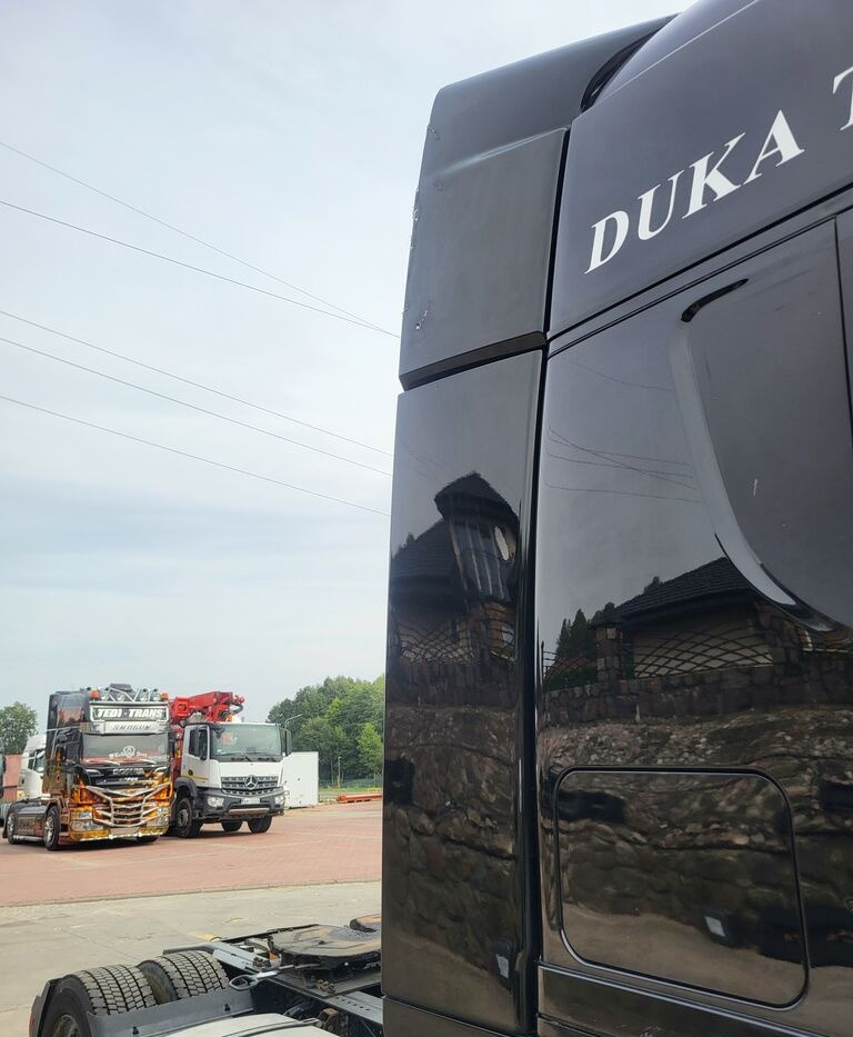 IVECO Stralis Hi-Way EEV 2017r. IVECO Iveco Stralis Hi-Way EEV 2017r. truck - Aerokit/ Spoiler voor Vrachtwagen: afbeelding 1 IVECO Stralis Hi-Way EEV 2017r. IVECO Iveco Stralis Hi-Way EEV 2017r. truck - Aerokit/ Spoiler voor Vrachtwagen: afbeelding 1