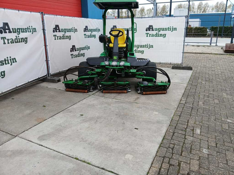 John Deere 8700A - Gazonmaaier: afbeelding 2 John Deere 8700A - Gazonmaaier: afbeelding 2