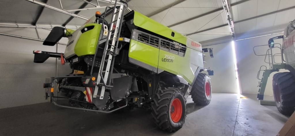 Claas Lexion 7500 + V930 - Maaidorser: afbeelding 4 Claas Lexion 7500 + V930 - Maaidorser: afbeelding 4