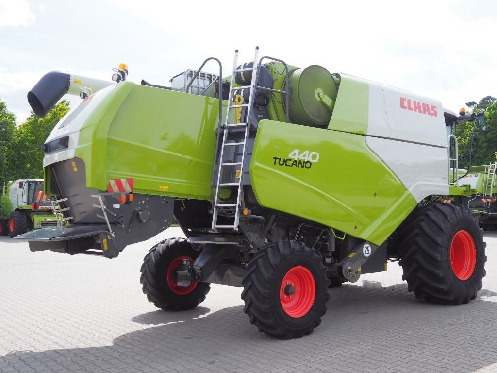 Claas Tucano 440 + V620 - Maaidorser: afbeelding 3 Claas Tucano 440 + V620 - Maaidorser: afbeelding 3