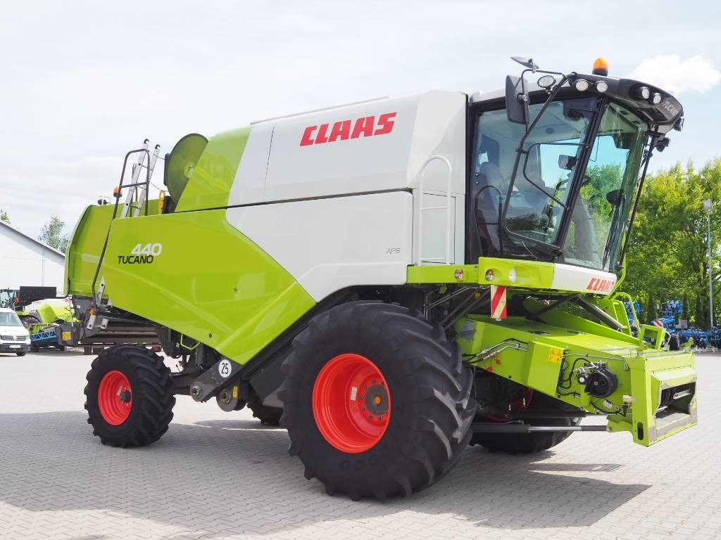 Claas Tucano 440 + V620 - Maaidorser: afbeelding 4 Claas Tucano 440 + V620 - Maaidorser: afbeelding 4