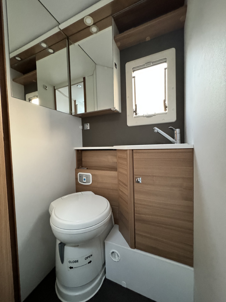 Leasing ADRIA Matrix 670 SL ADRIA Matrix 670 SL: afbeelding 15 Leasing ADRIA Matrix 670 SL ADRIA Matrix 670 SL: afbeelding 15